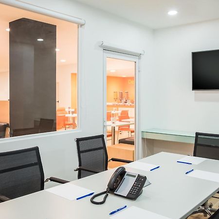 One Irapuato Hotell Eksteriør bilde