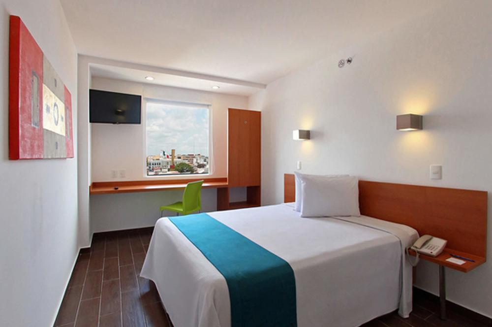 One Irapuato Hotell Eksteriør bilde