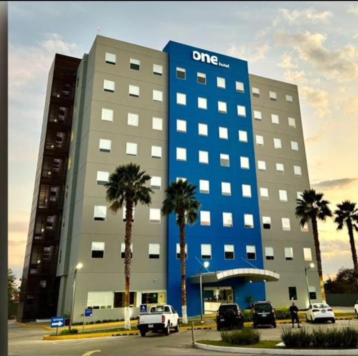 One Irapuato Hotell Eksteriør bilde