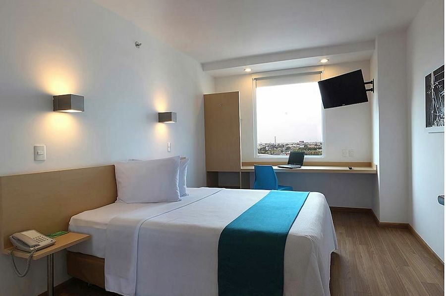 One Irapuato Hotell Eksteriør bilde