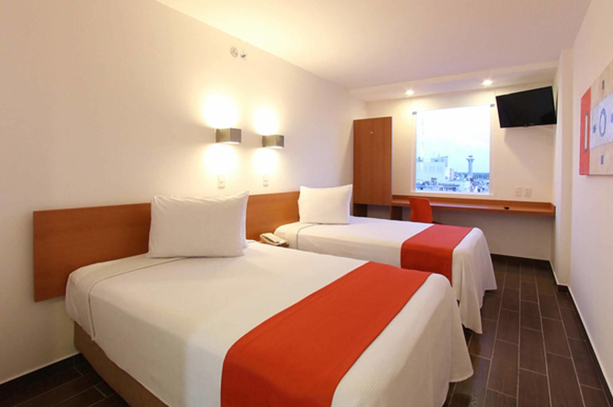 One Irapuato Hotell Eksteriør bilde